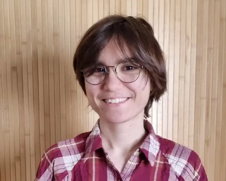 Esther Haddon Bauzou's headshot picture'